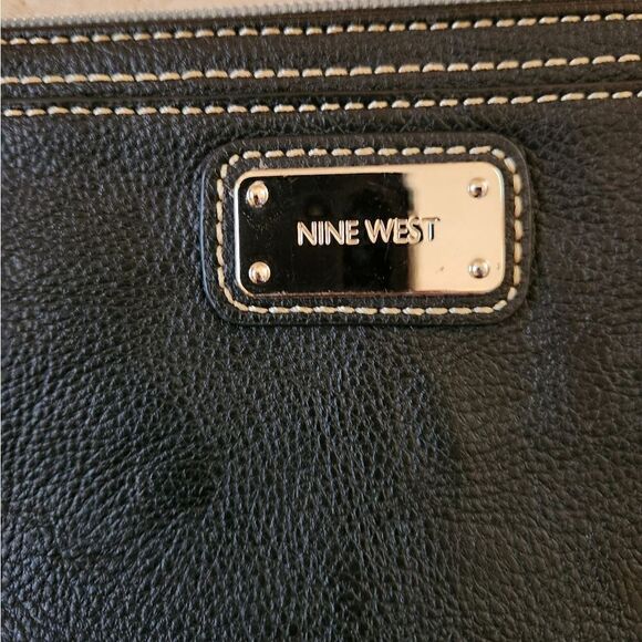 NWOT Nine West BLACK wristlet - Picture 2 of 7